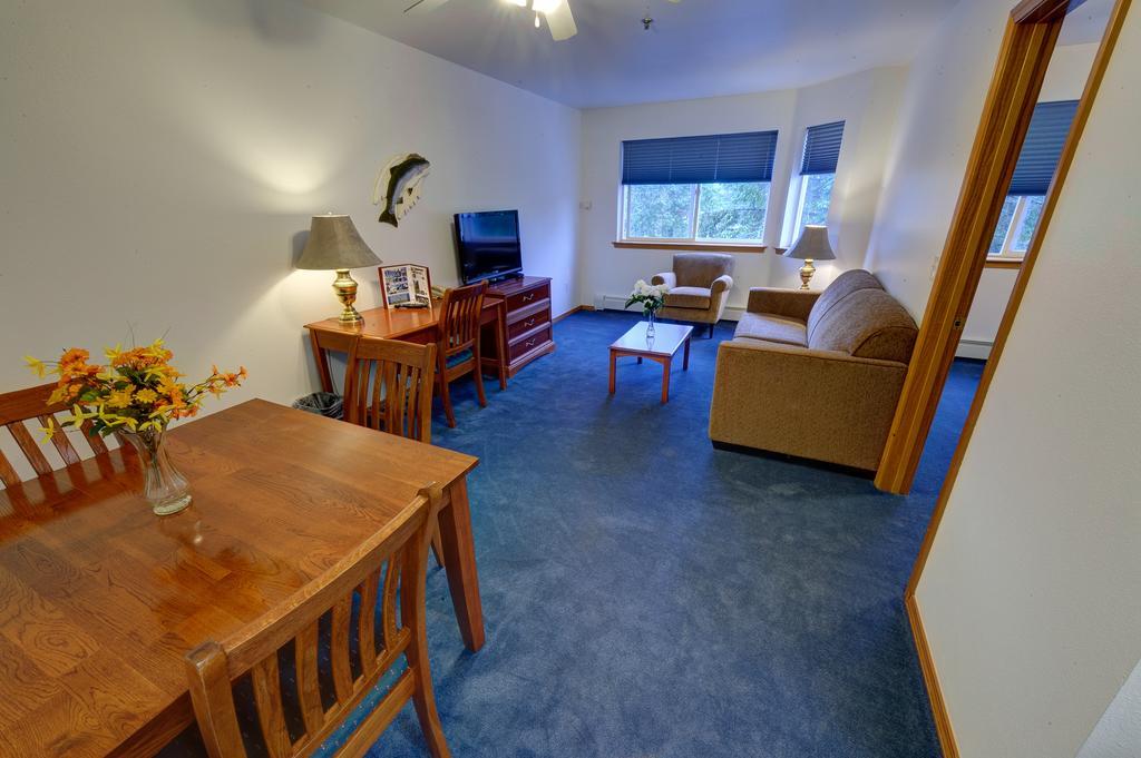 Frontier Suites Hotel In Juneau Zewnętrze zdjęcie